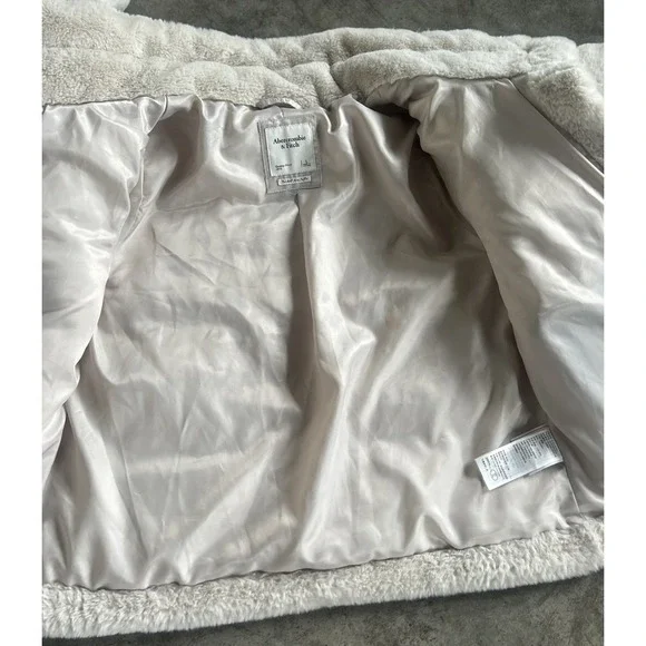 The Abercrombi & Fitch Mini Puffer Jacket Beige Faux Fur Cropped Soft Large - Picture 7 of 12